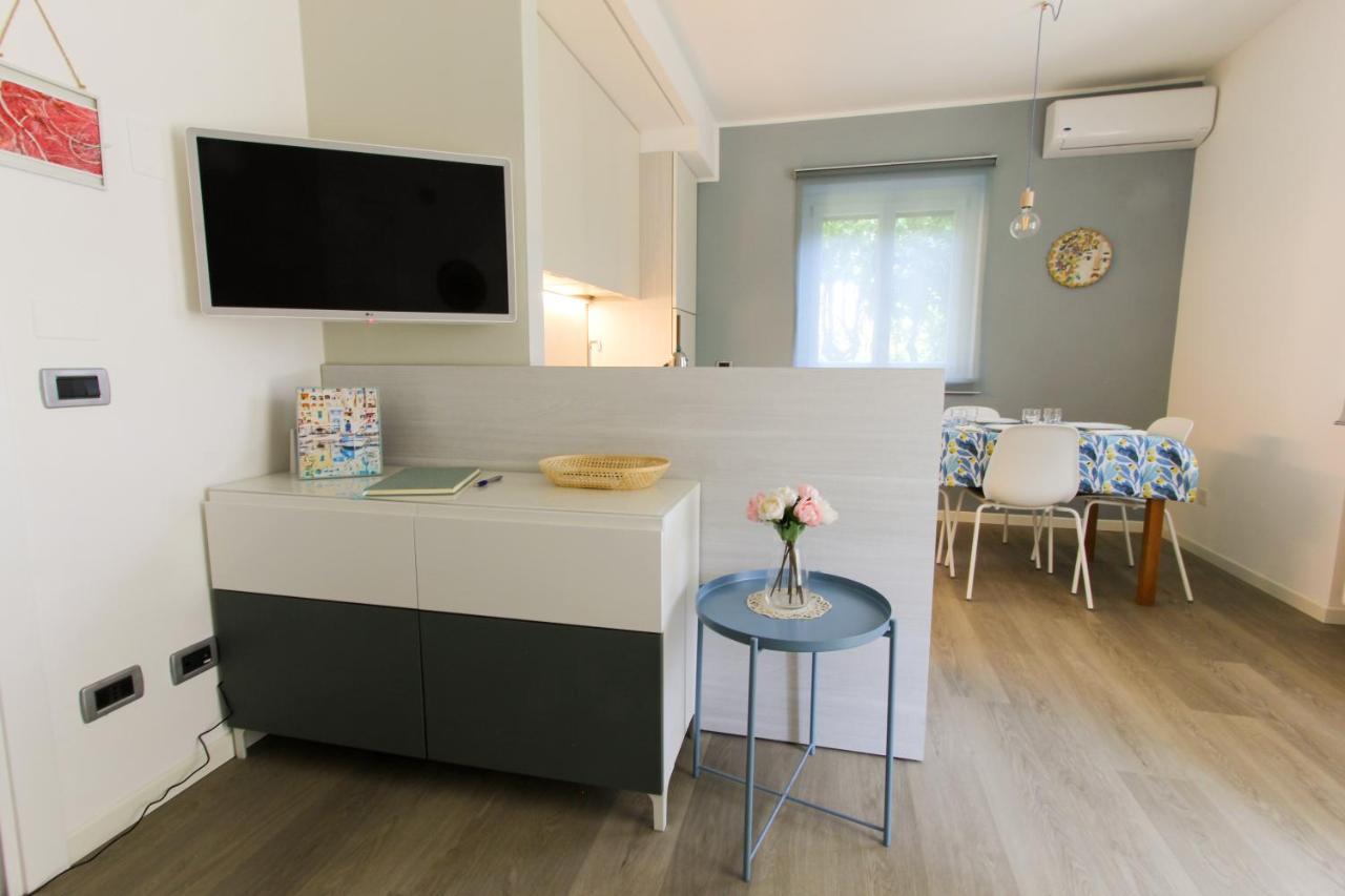 Maison Olive เดเซนซาโนเดลการ์ดา ภายนอก รูปภาพ